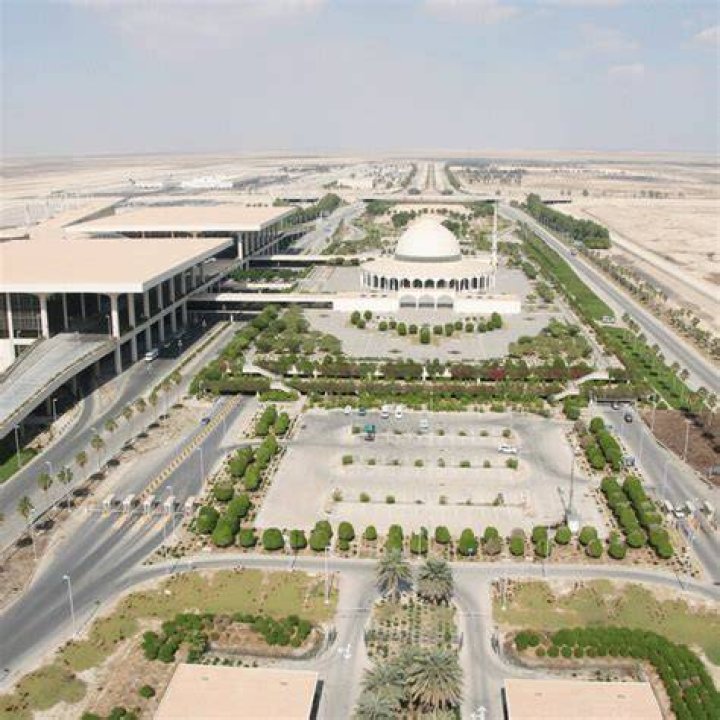 مطار الملك فهد الدولي DMM وطريق الملك فهد الدمام: دليل عملي للرحلة
